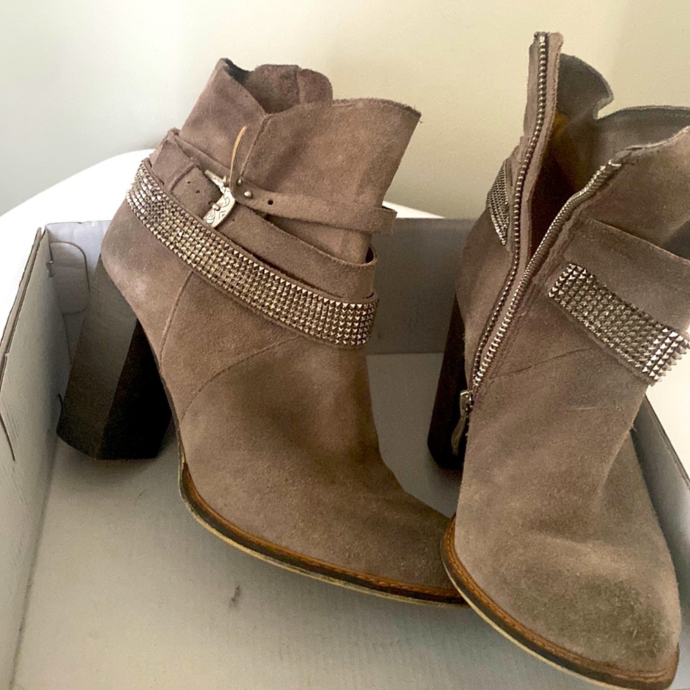 NINE WEST Zaza Bootie Size 9.5
